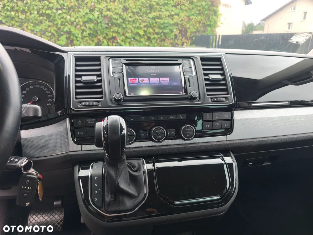 Volkswagen Multivan - 32