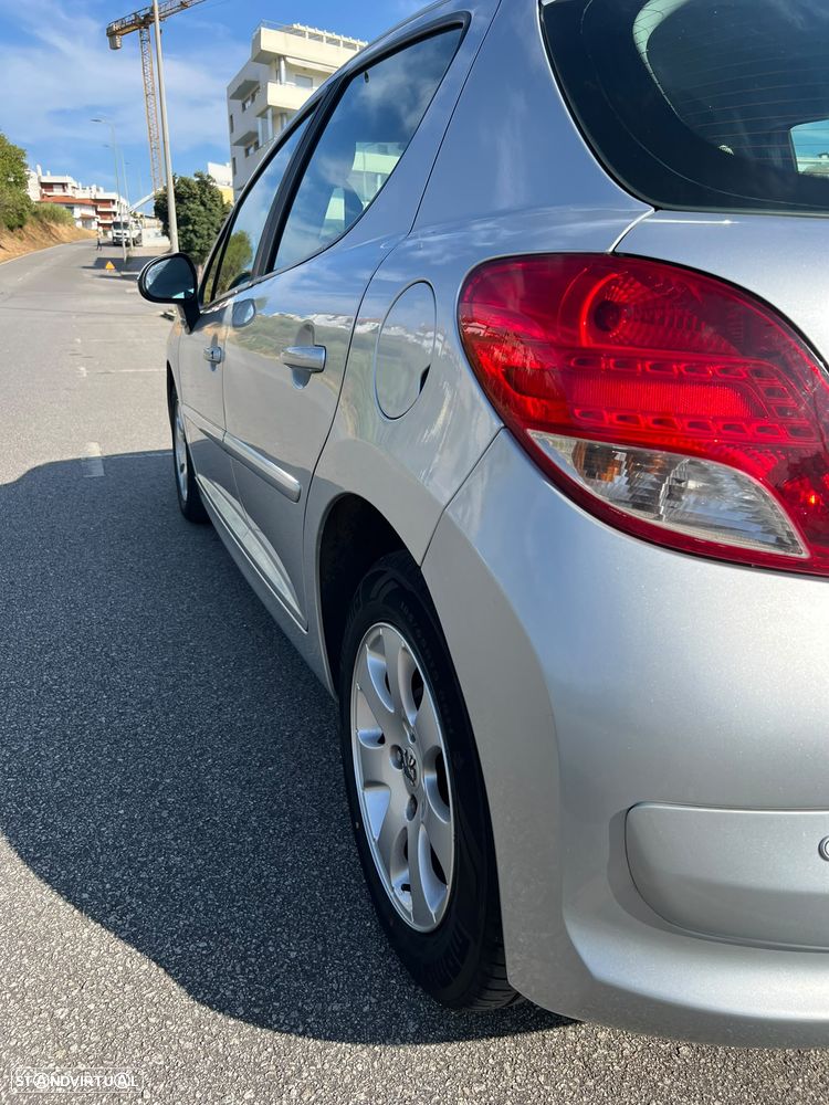 Peugeot 207 1.4 16V Active - 9