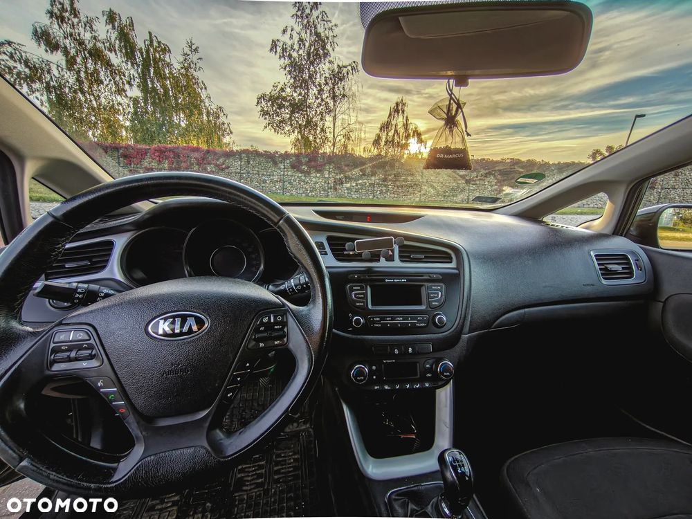 Kia Ceed - 12
