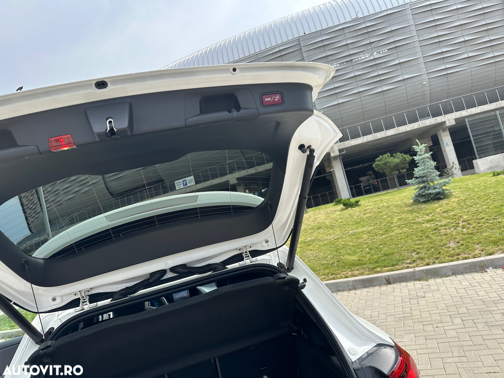 Mercedes-Benz EQA - 13