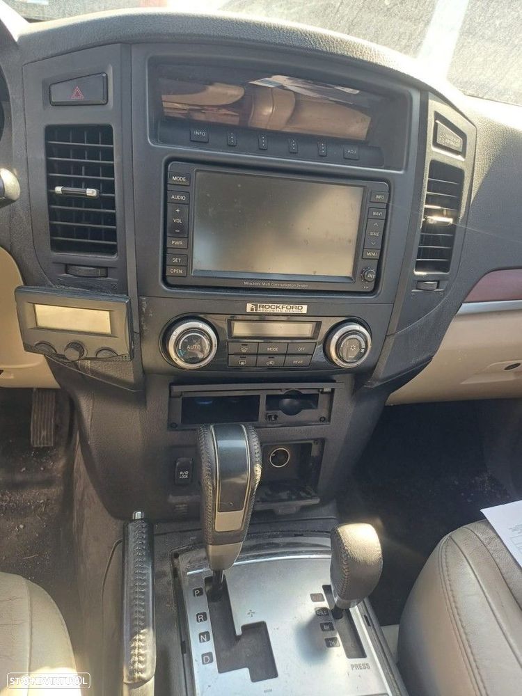 Peças Mitsubishi Pajero III (V7_W, V6_W) 3.2 Di-D (V68W) 2007 - 10