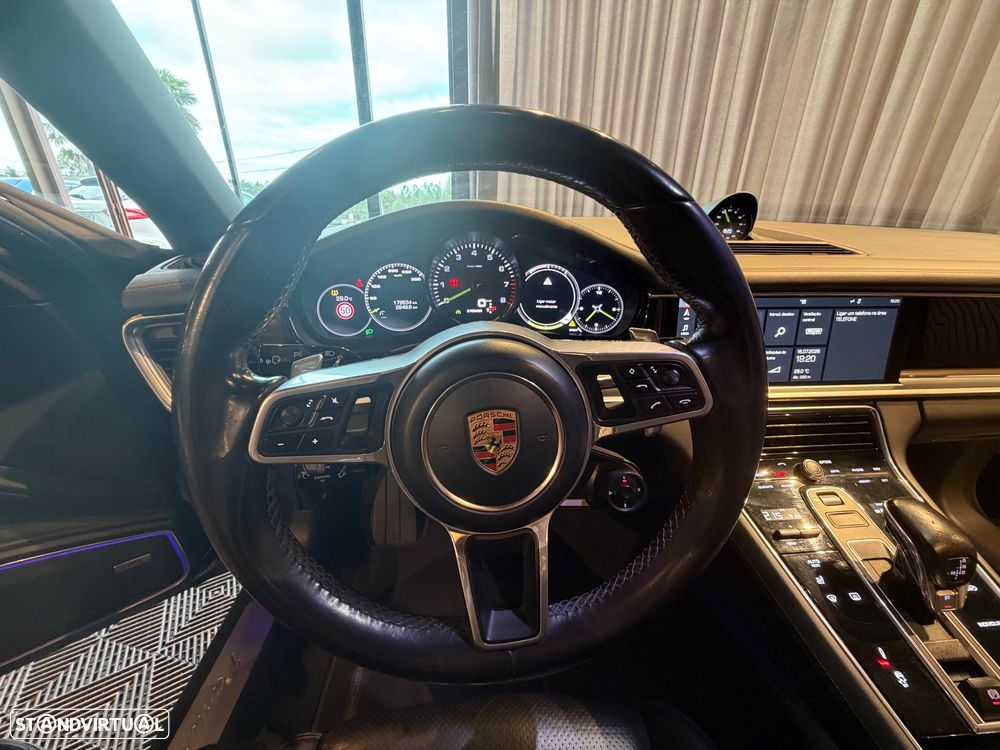Porsche Panamera Sport Turismo 4 E-Hybrid Platinum Edition - 41