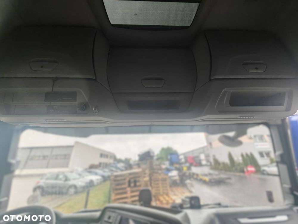 PÓŁKA GÓRNA SCHOWKI KONSOLA KABINY IVECO S WAY - 1