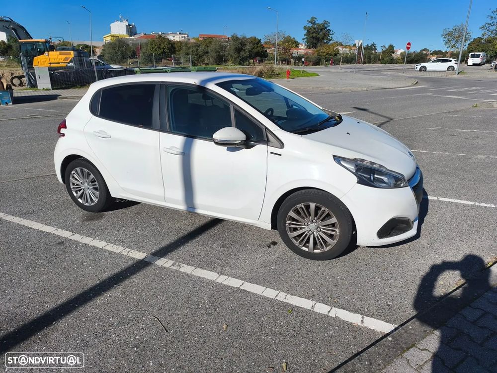 Peugeot 208 1.2 PureTech Signature - 1