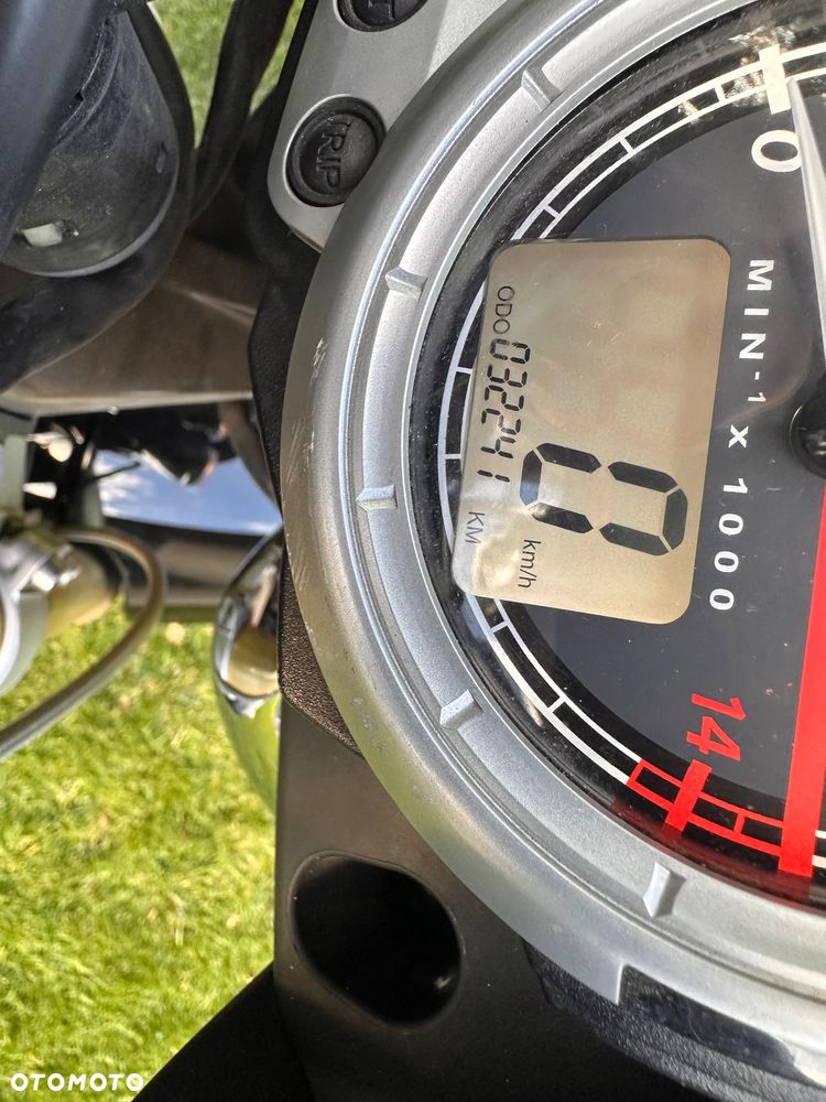 Triumph Street Triple - 14