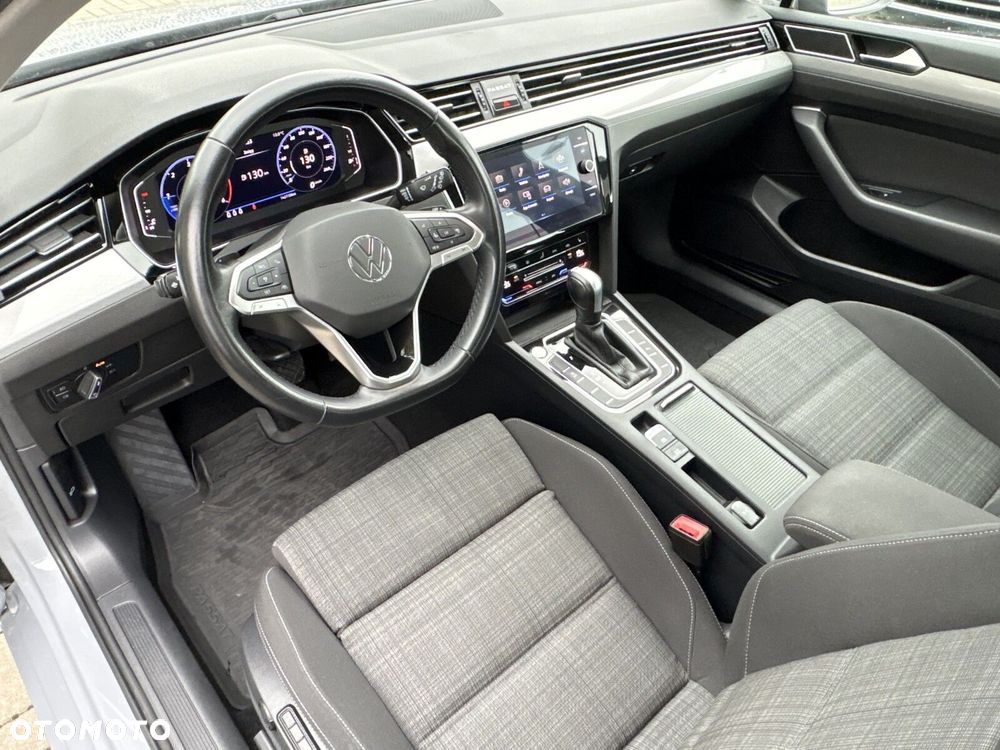 Volkswagen Passat - 11
