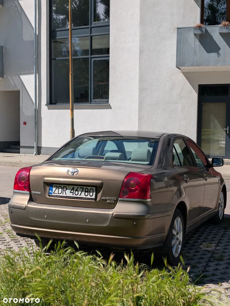 Toyota Avensis 2.0 D-4D Sol Plus - 2