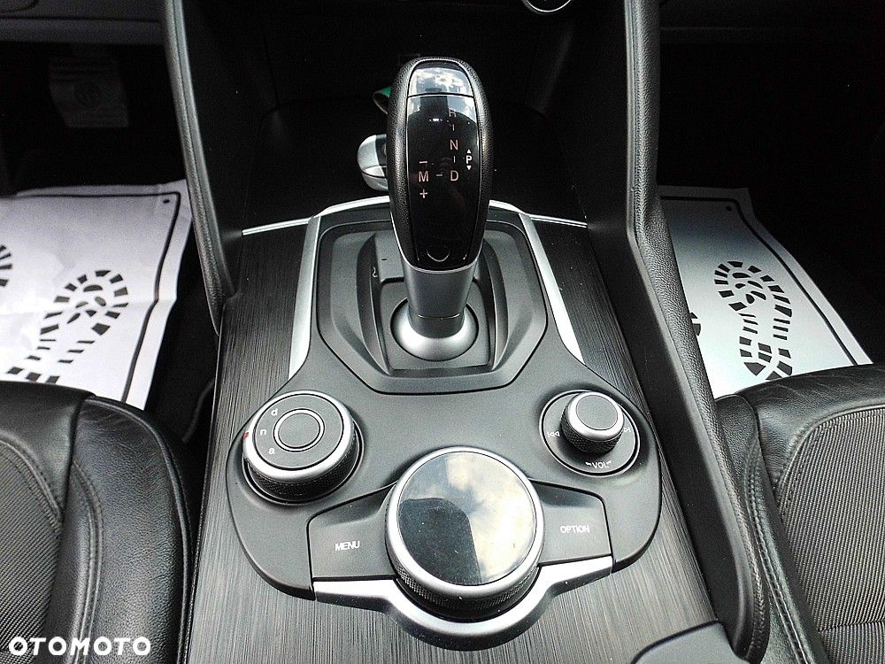 Alfa Romeo Giulia 2.2 AT8 Business - 26