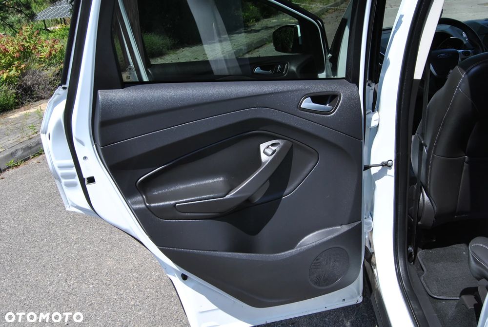 Ford Kuga 2.0 TDCi 2x4 Titanium - 35
