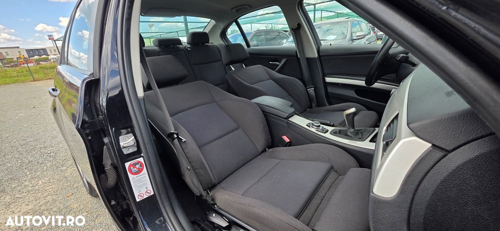 BMW Seria 3 320d - 23