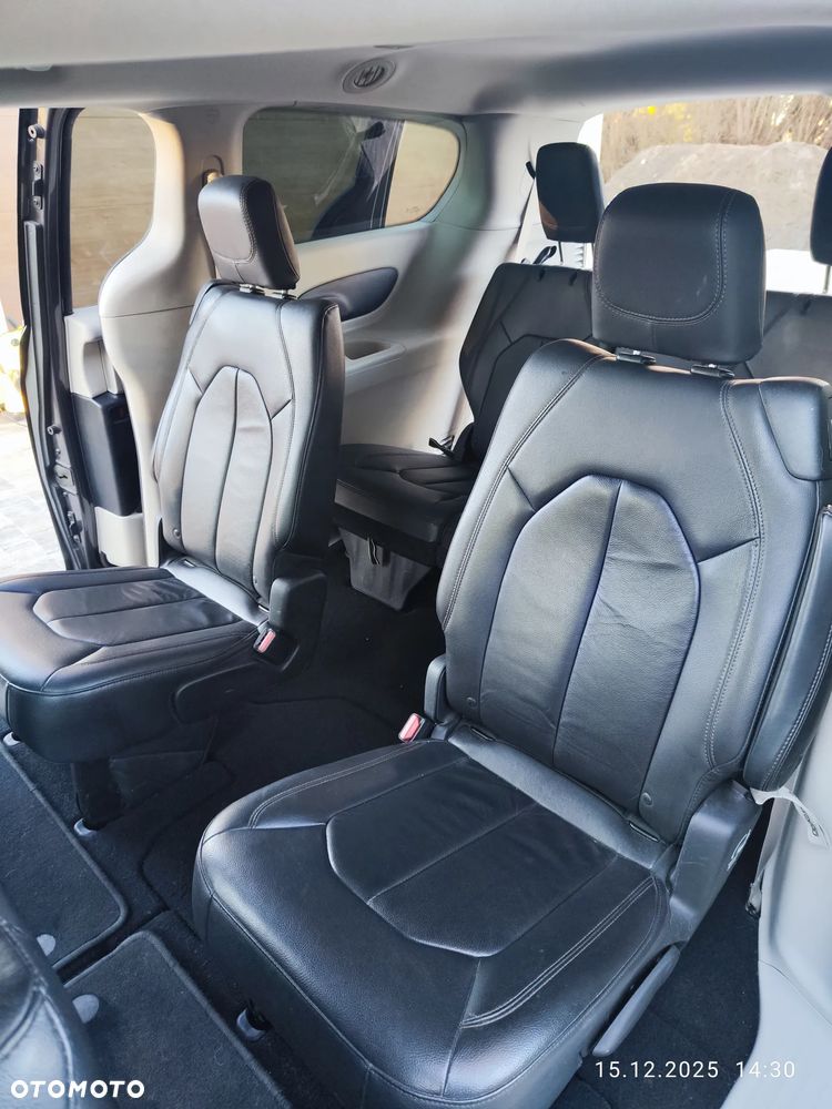 Chrysler Pacifica - 17