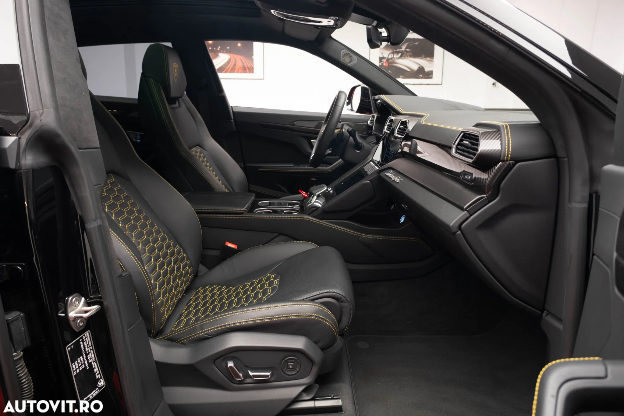 Lamborghini URUS Standard - 35