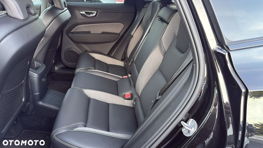 Volvo XC 60 T8 Plug-In Hybrid AWD Ultra Black Edition - 35