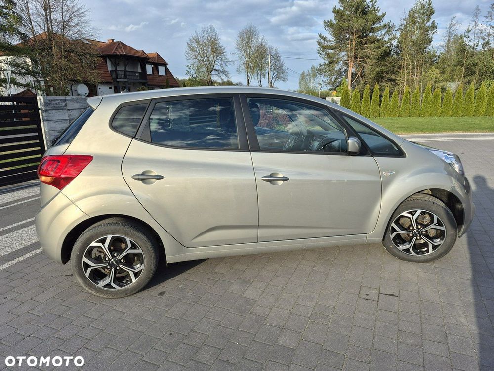 Kia Venga - 11