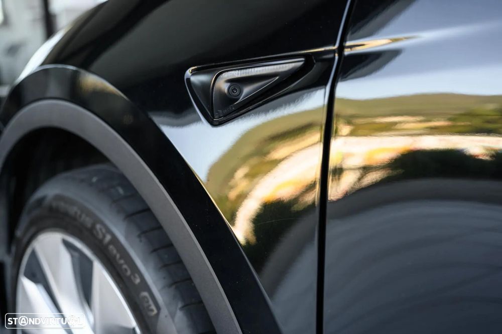 Tesla Model Y Long Range Dual Motor AWD - 12