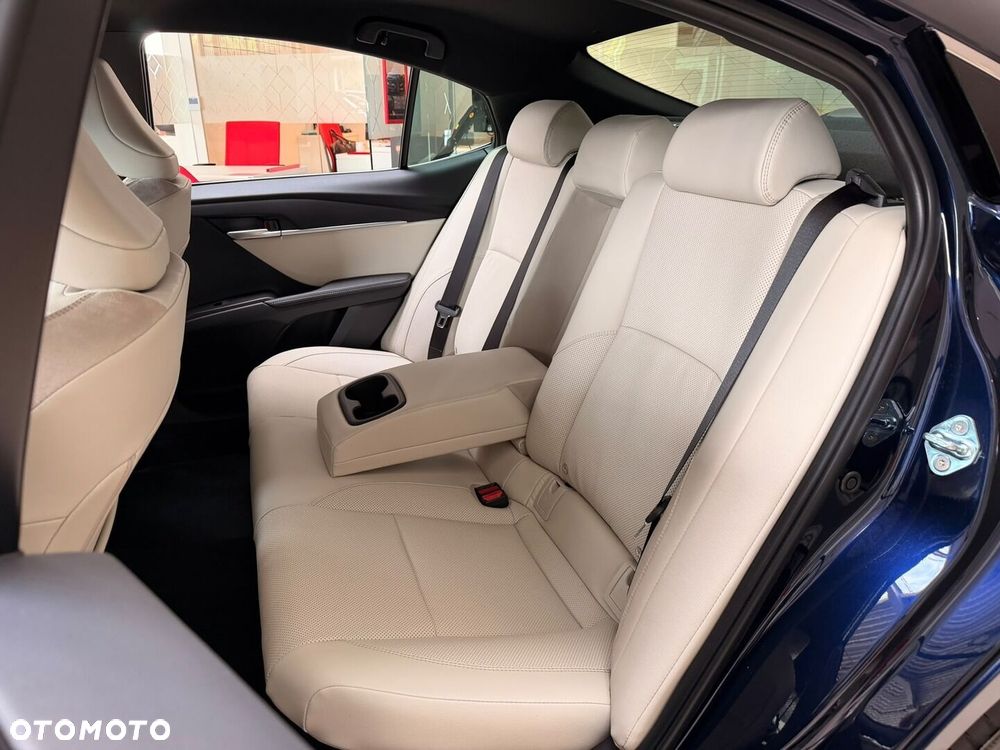 Toyota Camry - 14