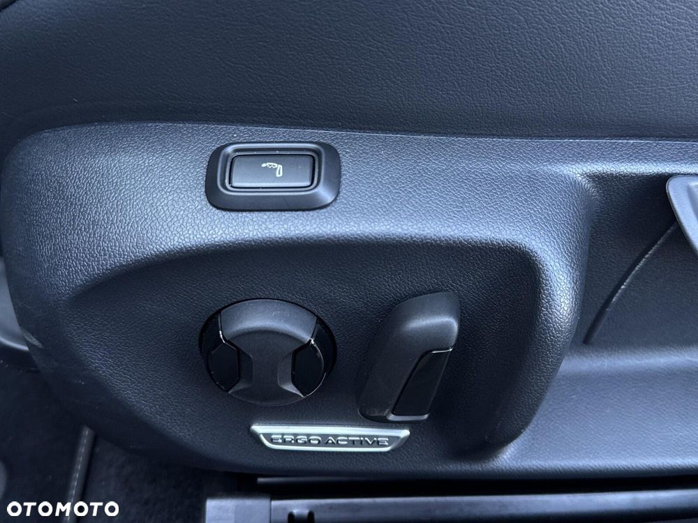 Volkswagen Passat Variant 2.0 TDI SCR R-Line DSG - 10