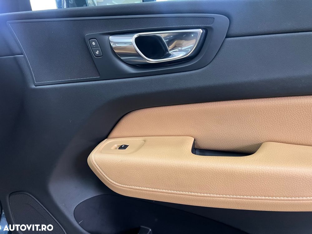 Volvo XC 60 T8 Twin Engine AWD Momentum Pro - 12