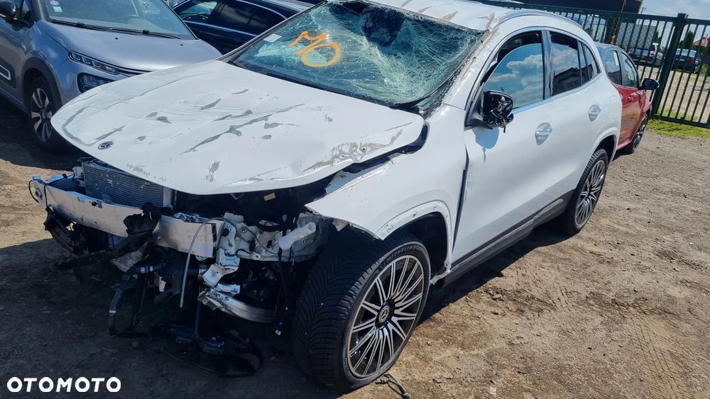 Mercedes-Benz GLA - 9