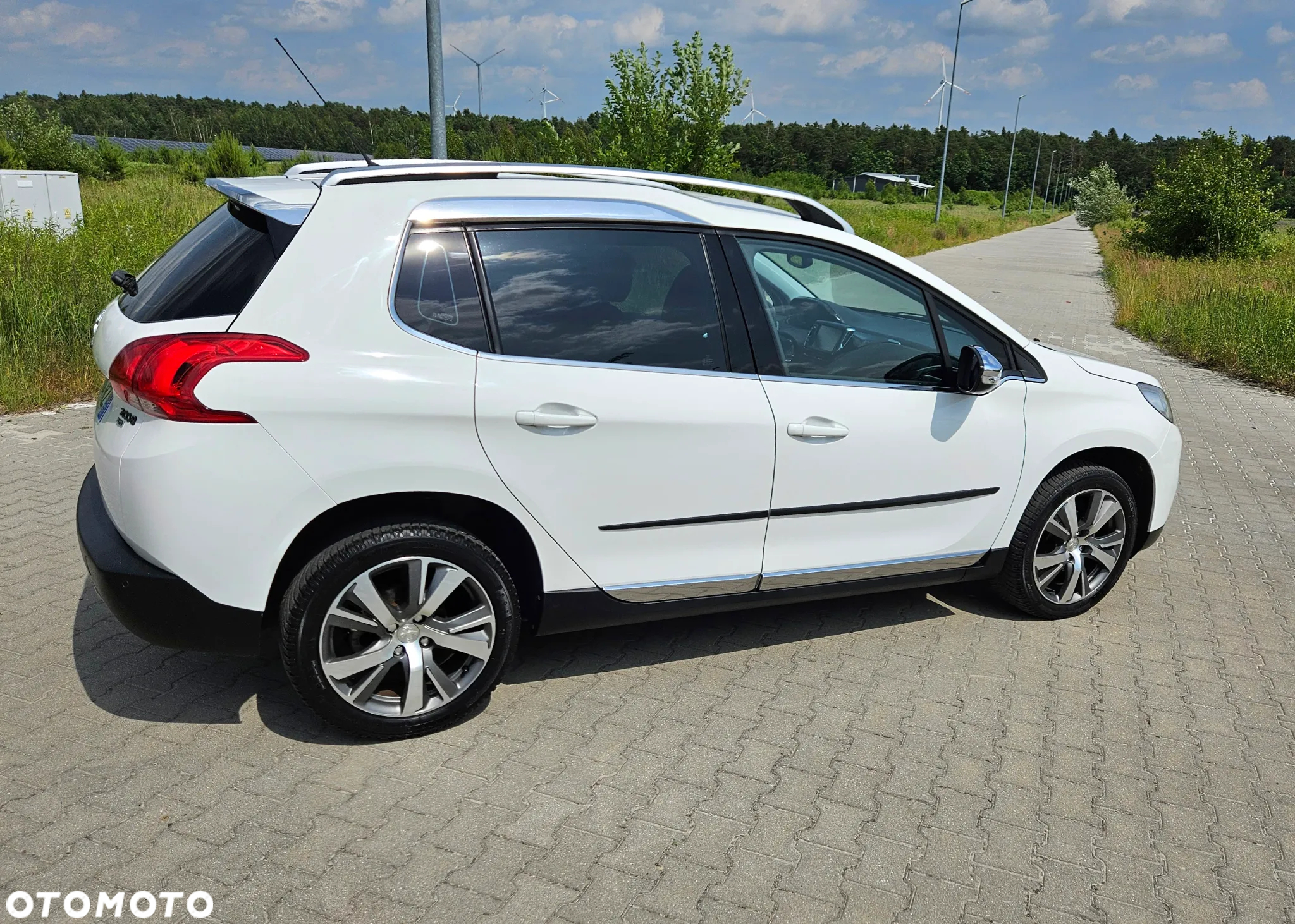 Peugeot 2008 1.6 e-HDi Allure S&S - 3