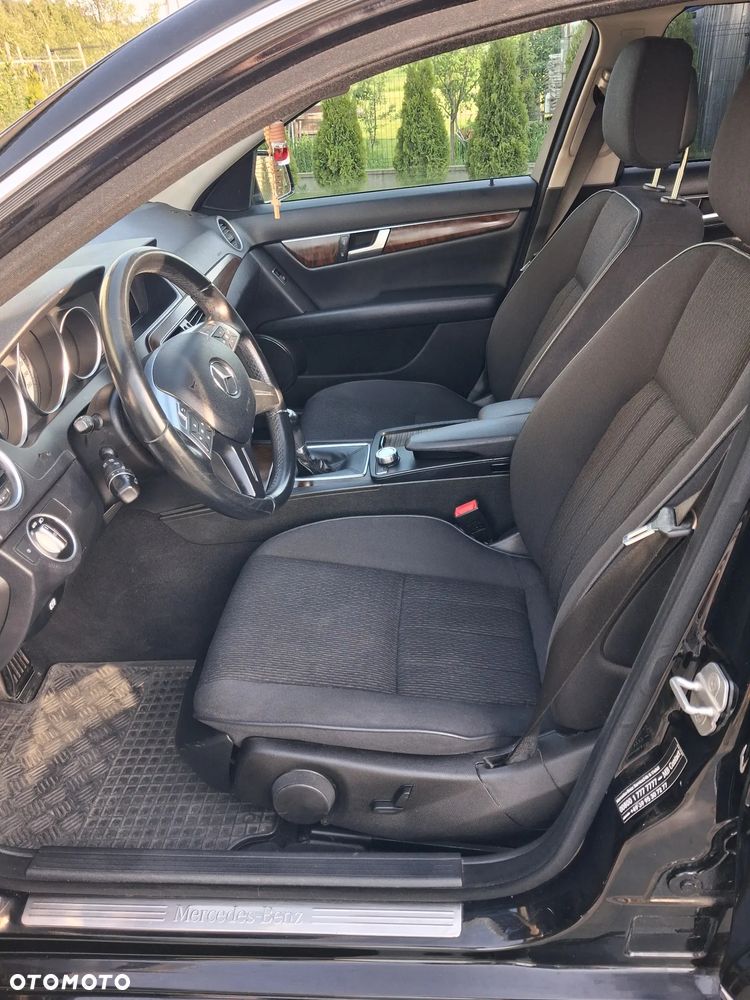 Mercedes-Benz Klasa C 220 CDI BlueEff Edition Avantgarde - 12