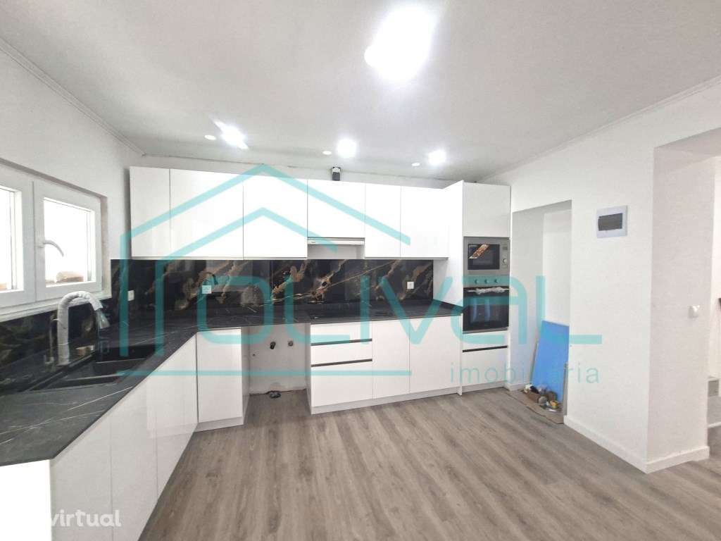 Moradia T3 totalmente remodelada no centro de Salvaterra de Magos - Grande imagem: 2/30