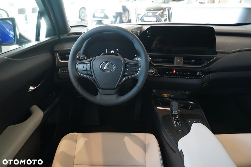 Lexus UX - 25