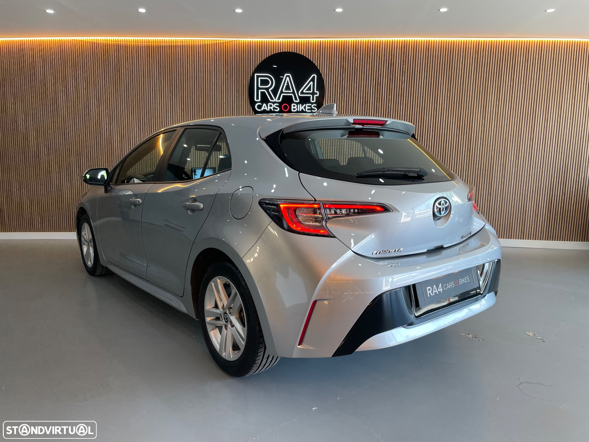 Toyota Corolla 1.8 Hybrid Exclusive - 4