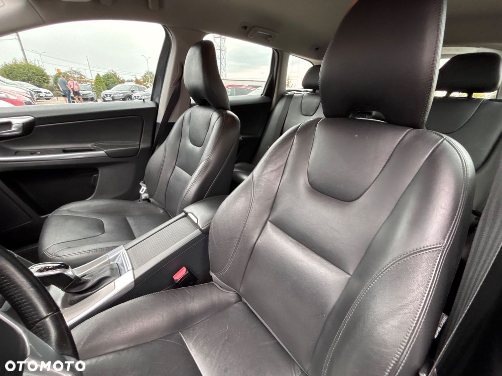 Volvo XC 60 D4 Geartronic Momentum - 17