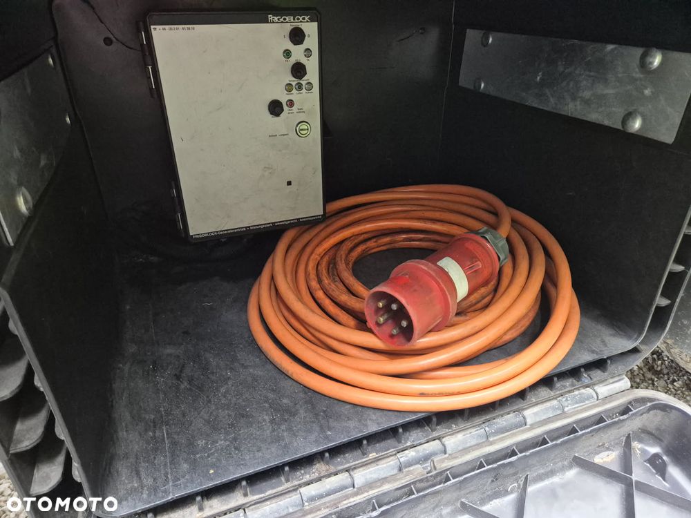 Chłodnia Mroźnia 8 palet, 4.5m , 2 komory, 2 parowniki, zasilanie stacjonarne na prąd, stan bdb! - 8