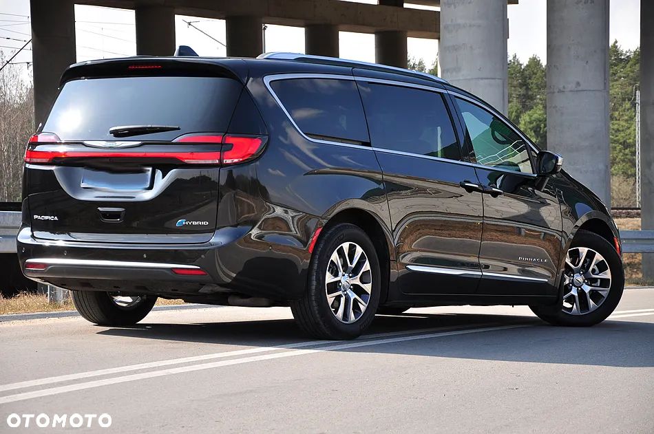 Chrysler Pacifica - 12