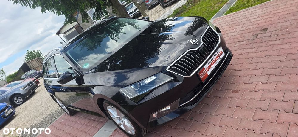 Skoda Superb 2.0 TDI Premium Edition - 11