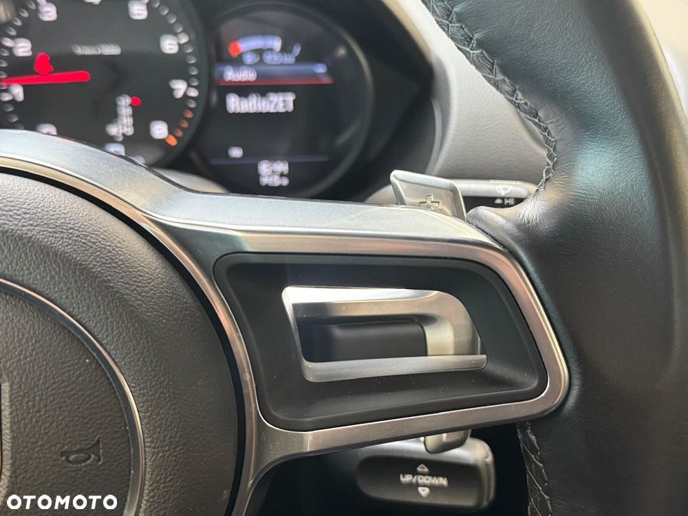 Porsche 718 Cayman - 11