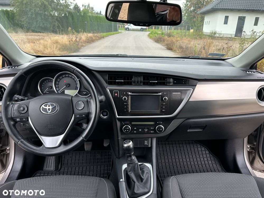 Toyota Auris 1.6 Premium - 25