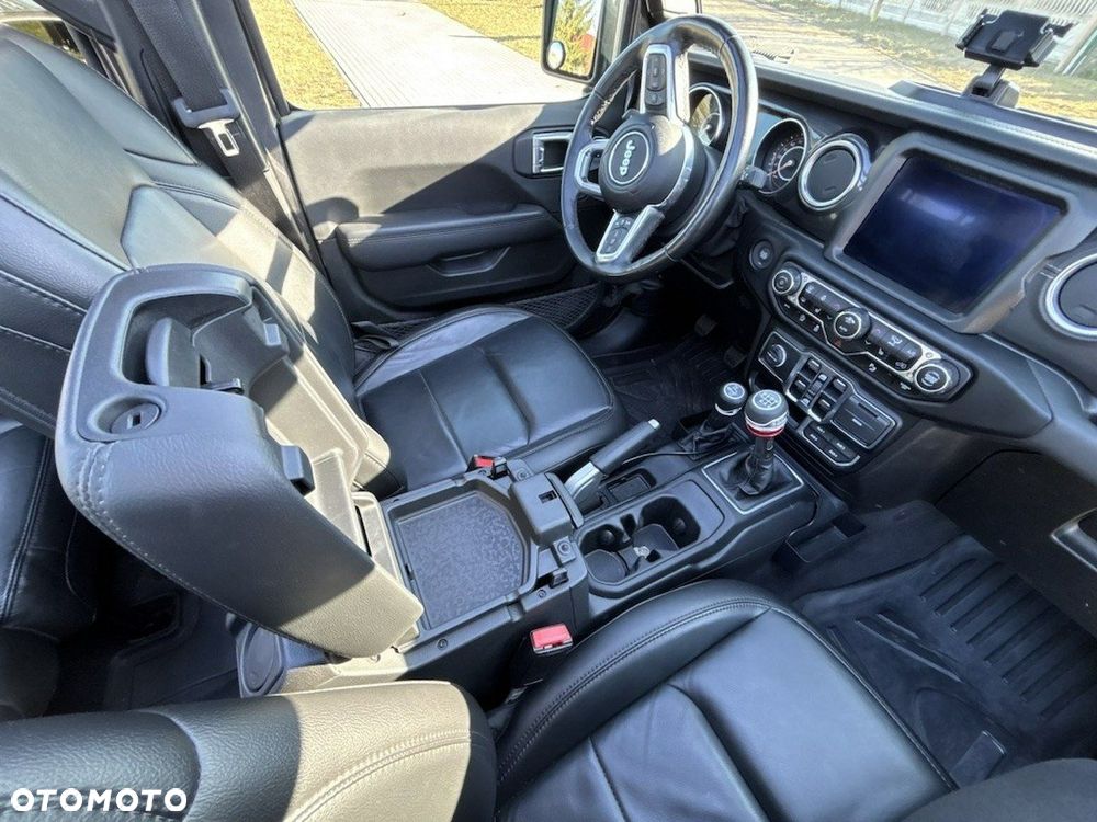 Jeep Wrangler - 12