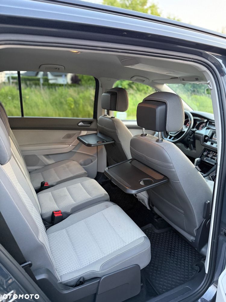 Volkswagen Touran - 13