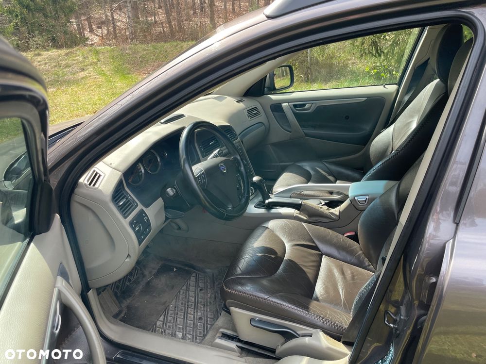 Volvo XC 70 D5 AWD Momentum - 9