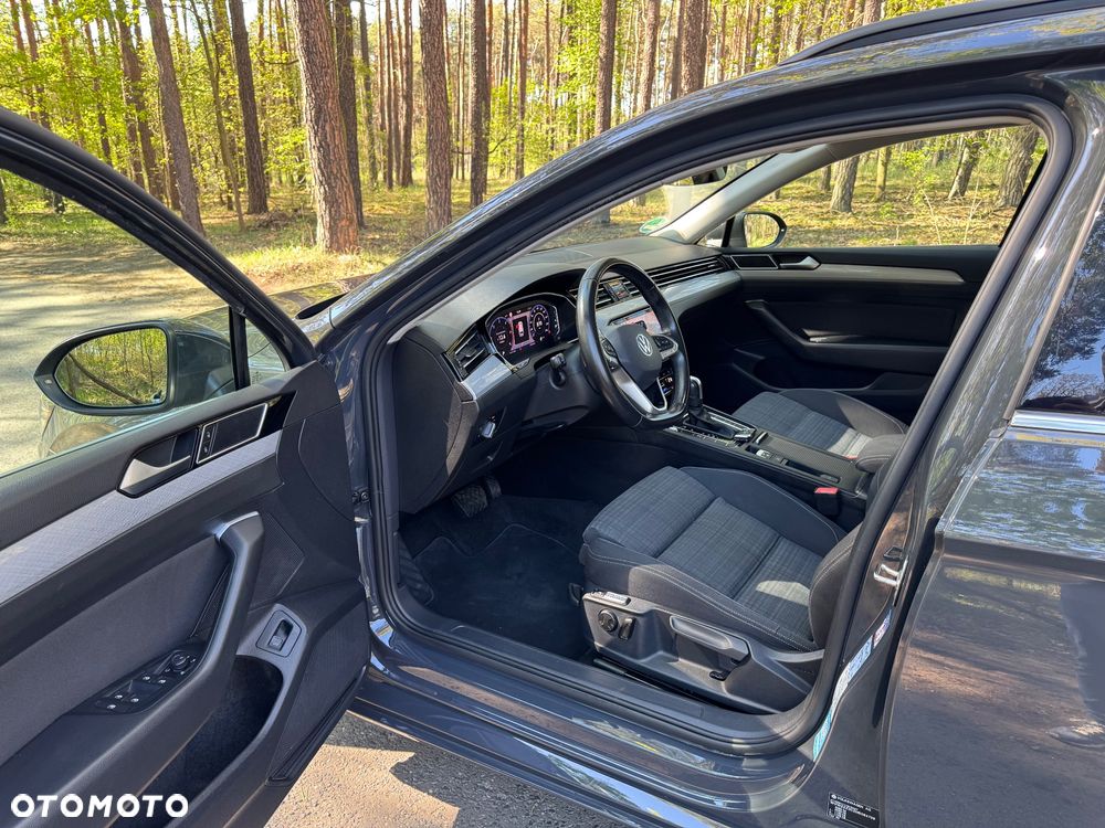 Volkswagen Passat 2.0 TDI SCR DSG Business - 35