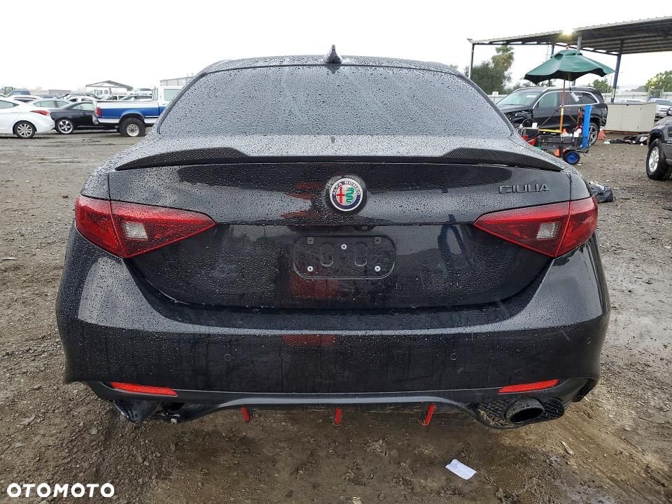 Alfa Romeo Giulia - 4