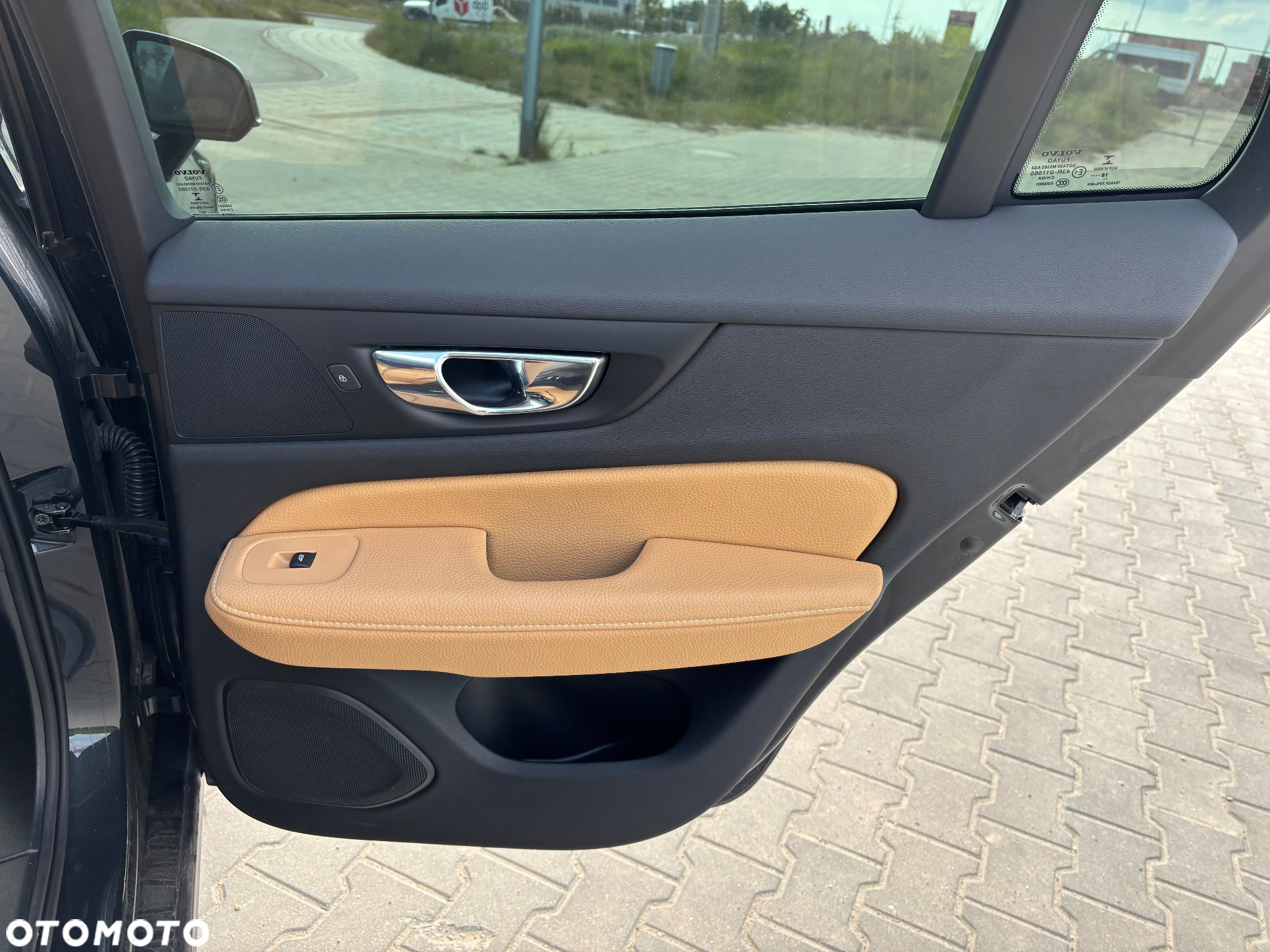 Volvo V60 T6 AWD Momentum Pro - 23