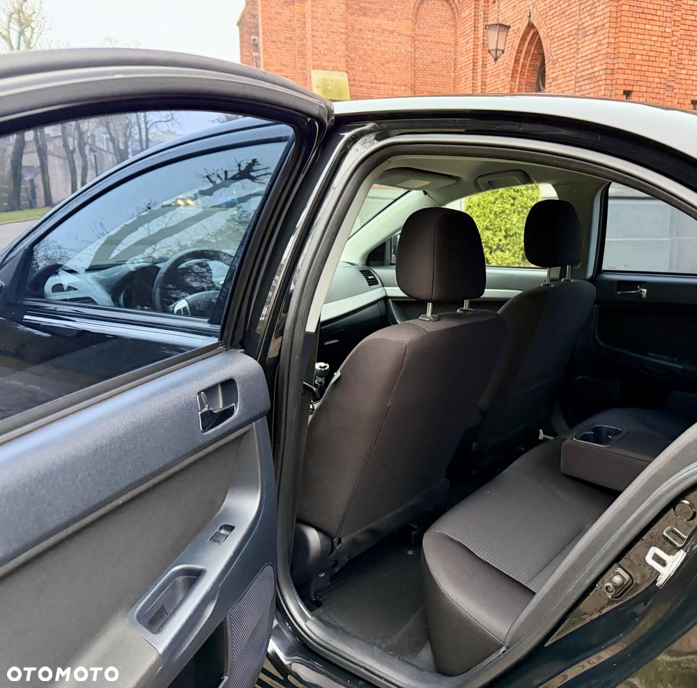 Mitsubishi Lancer - 12