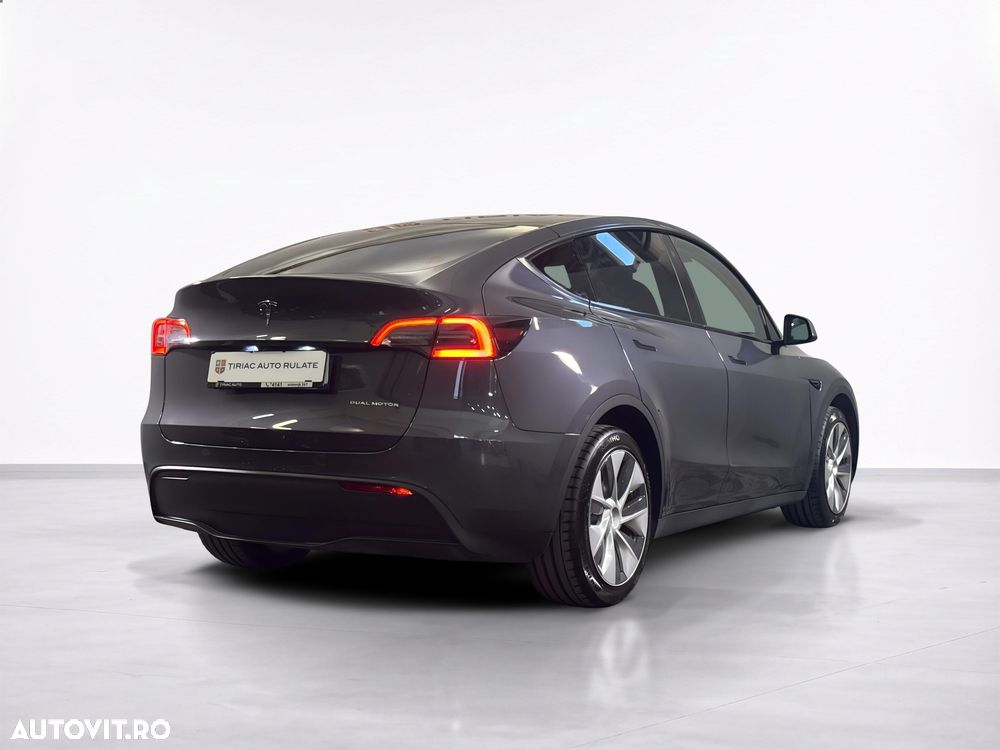 Tesla Model Y Long Range Dual Motor AWD - 6
