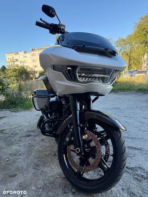 Harley-Davidson Touring Road Glide - 2