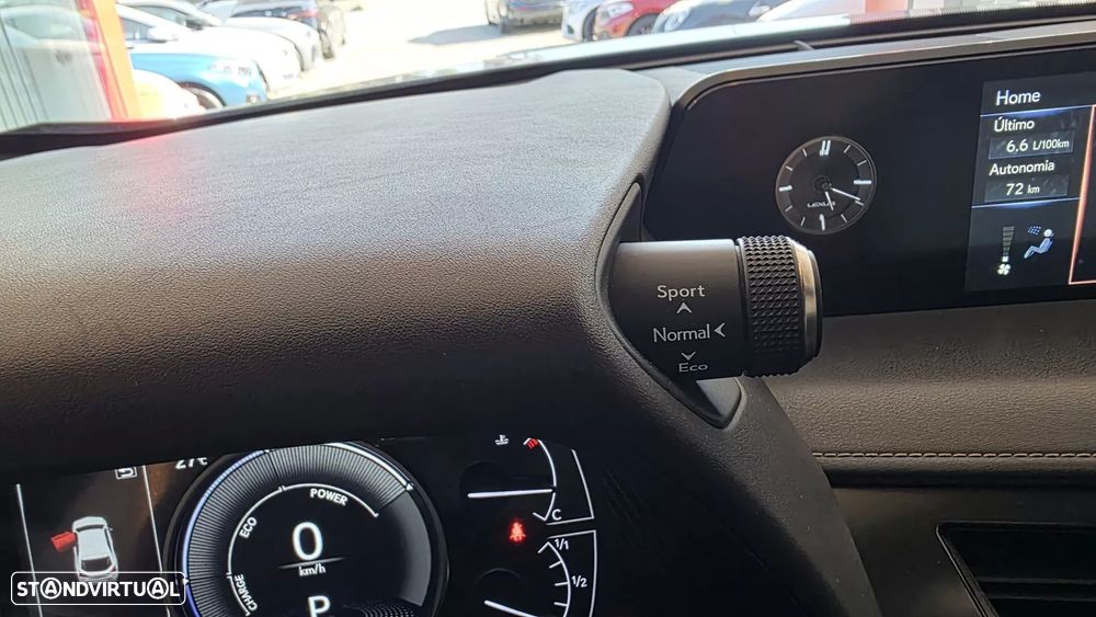 Lexus UX 250h Executive - 44