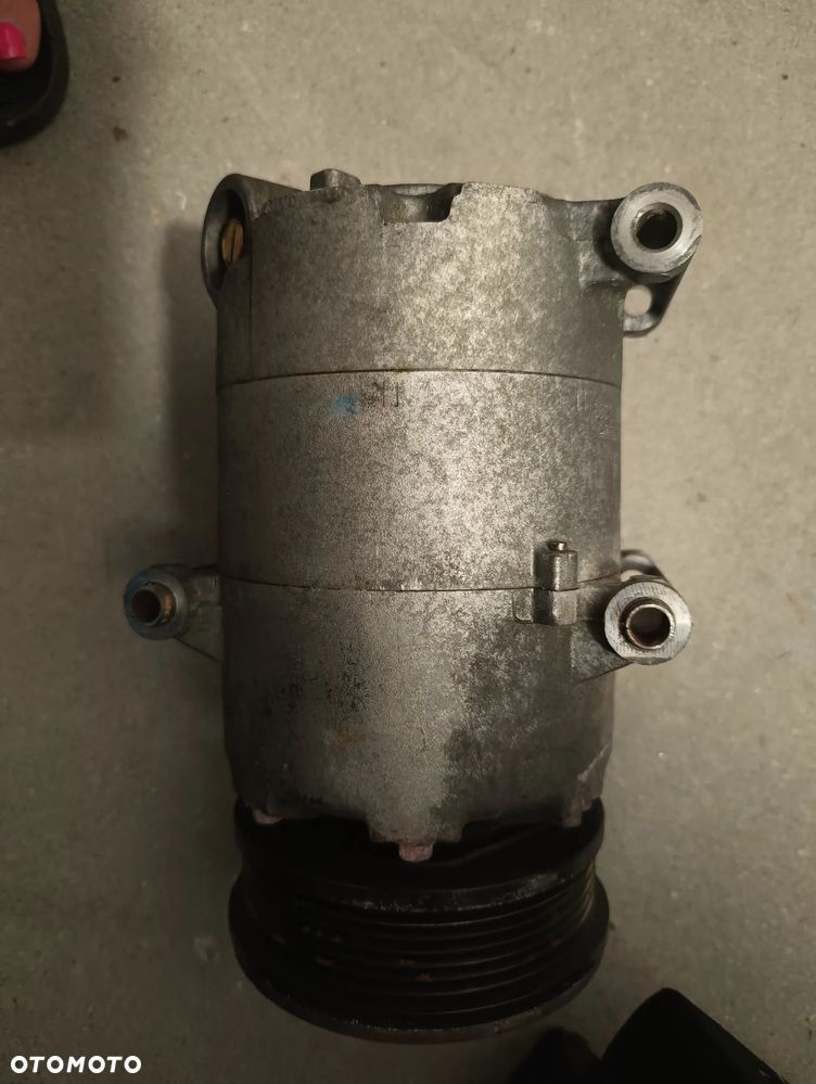 Kompresor klimatyzacji Volvo V40 1.6 benzyna 14- 31404441 - 4