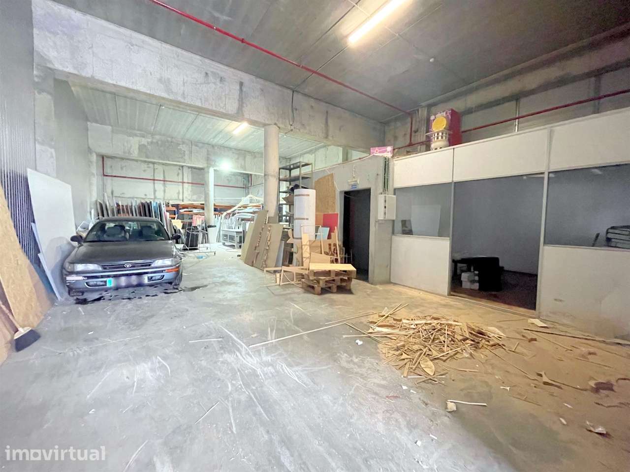 Armazém com 600m2, em Olival! - Grande imagem: 4/16