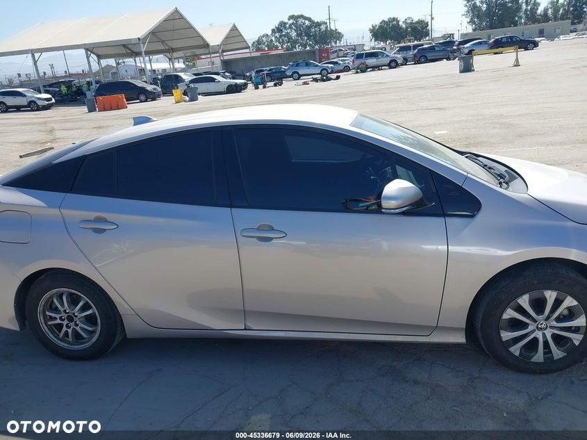Toyota Prius 1.8 Hybrid Premium - 2