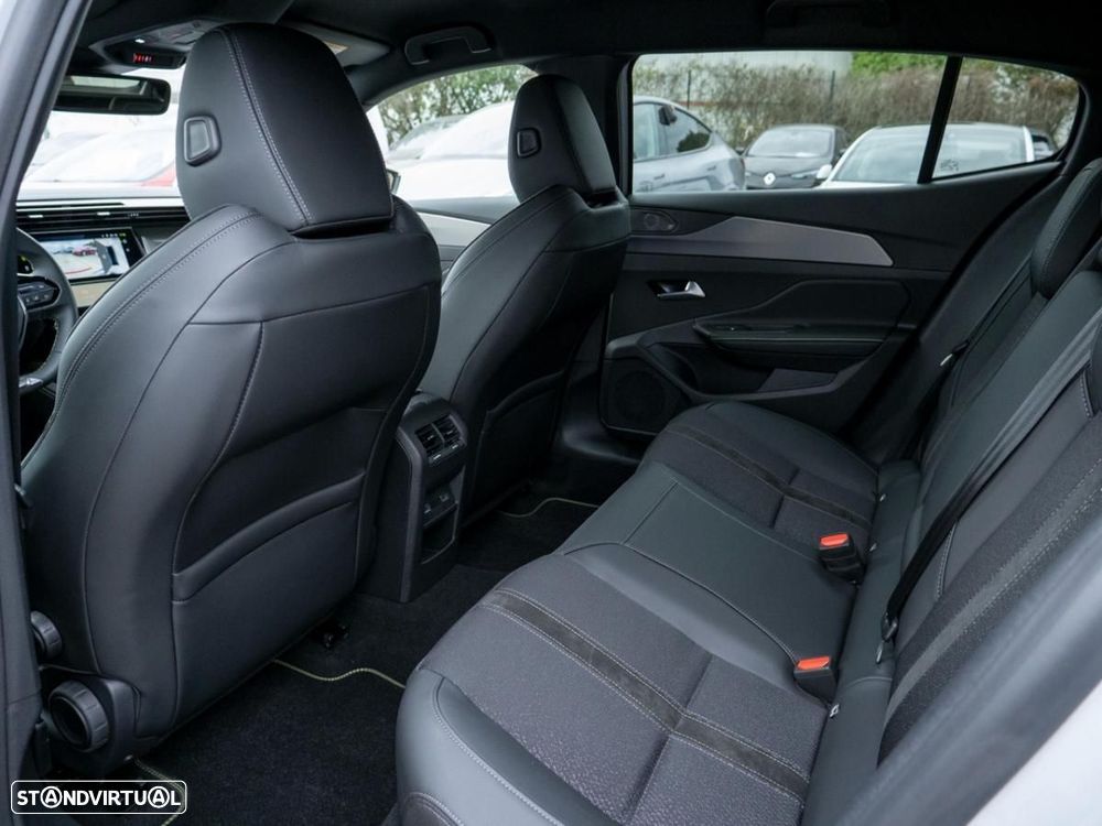 Peugeot E-408 58 kWh GT - 27