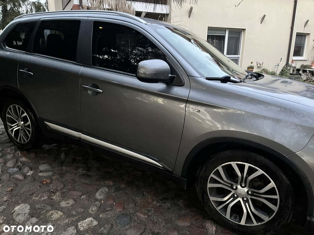 Mitsubishi Outlander - 3