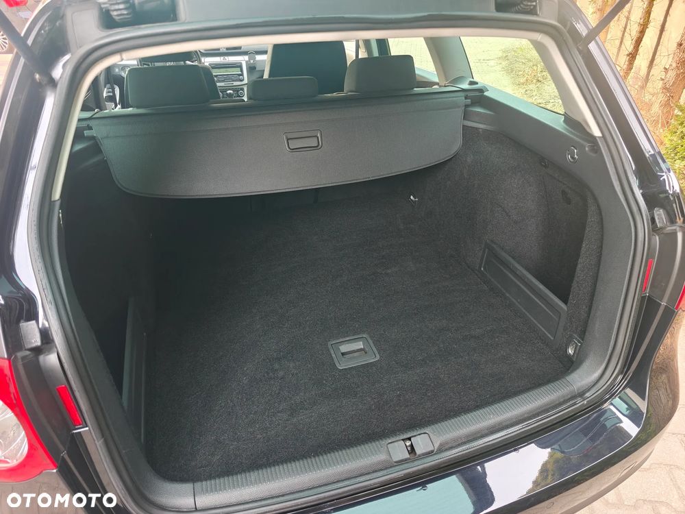 Volkswagen Passat 1.6 Comfortline - 27